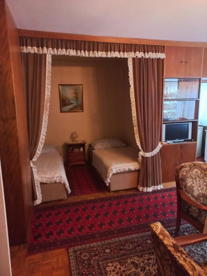 Ferienwohnung ,,Wohnen Wie Zu Grossmutter'S Zeiten'' Виена Екстериор снимка